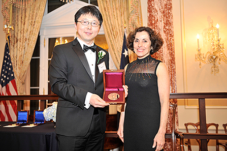 2014 Waterman Award winner Feng Zhang with NSF Director France Córdova